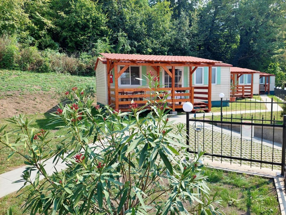 Lipicai Apartmanhazak *